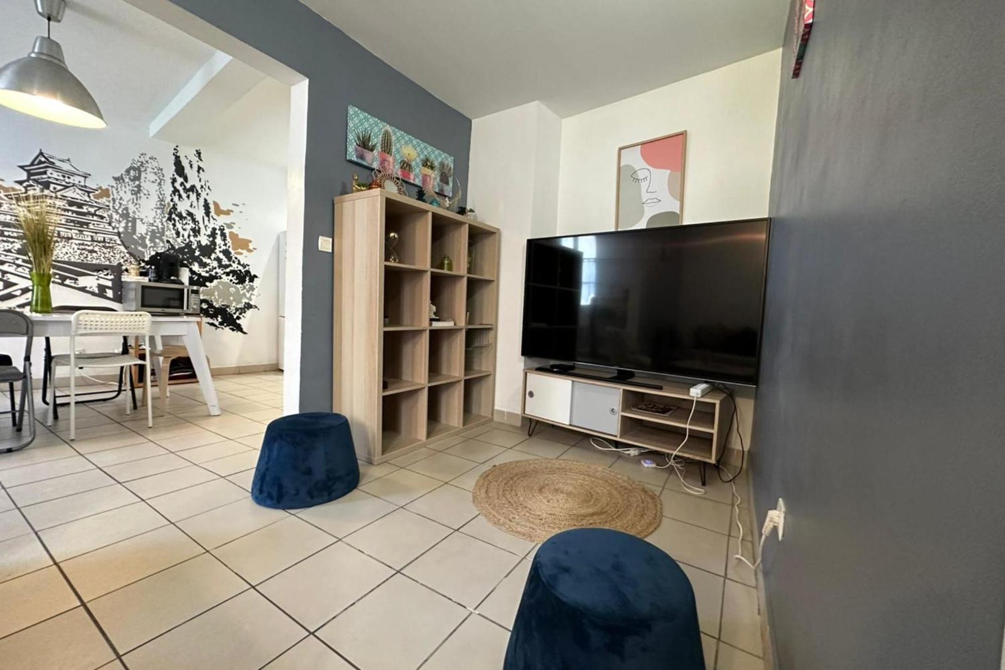 The Triplex- 3 Bedrooms In The Escutcheon! Μονπελιέ Εξωτερικό φωτογραφία